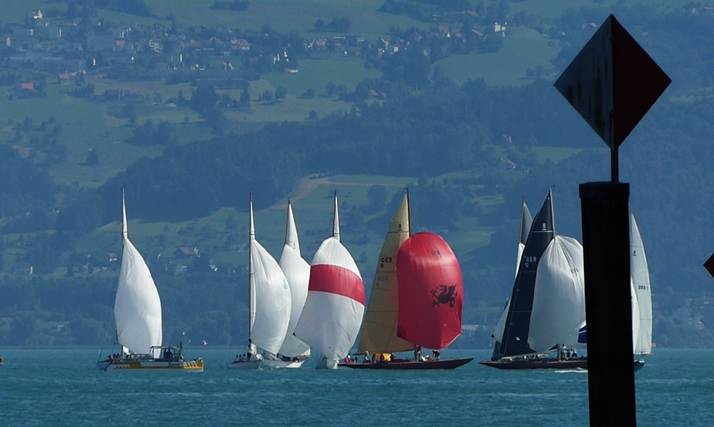 Ein Bild, das drau en, Segelboot, Transport, Wasserfahrzeug enth lt.

Automatisch generierte Beschreibung