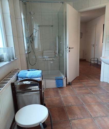 Ein Bild, das Im Haus, Wand, Boden, Kachel enthlt.