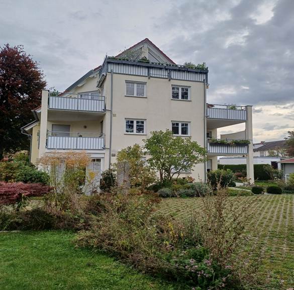 Ein Bild, das drauen, Wolke, Gebude, Fenster enthlt.